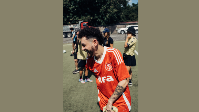 A Non Stop renova o sucesso da produção com uma segunda temporada repleta de energia, humor e autenticidade. (créditos da foto: Léo Machado)