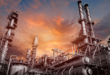 A descarbonização da indústria redefine padrões globais, e Edinei Jara de Oliveira explica as novas exigências do comércio internacional.