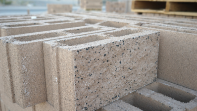 Como armazenar blocos de concreto no canteiro sem comprometer o desempenho? Veja as orientações técnicas e práticas recomendadas por Valderci Malagosini Machado.