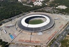 Vista aérea do estádio Mineirão, em Belo Horizonte, com o campo de futebol e as arquibancadas.