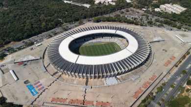 Vista aérea do estádio Mineirão, em Belo Horizonte, com o campo de futebol e as arquibancadas.